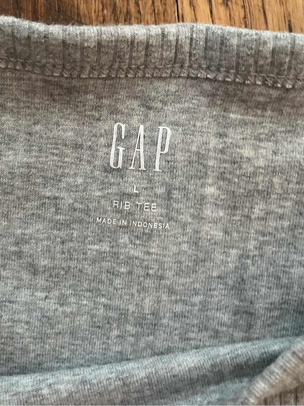 Gap Ribbed Tee, Size Large - Picture 2 of 4